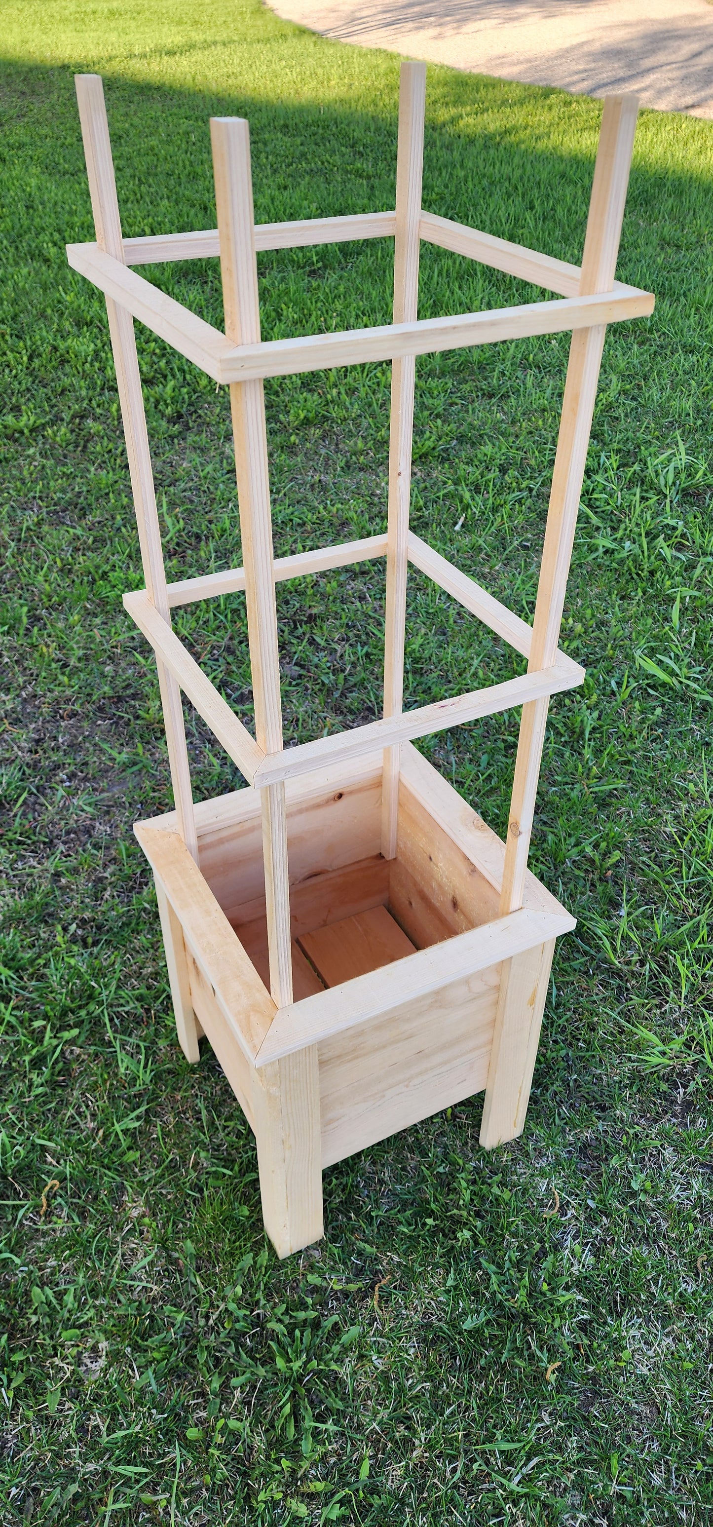 Cedar Planter Box w/Trellis